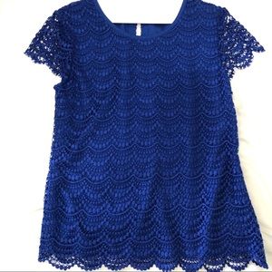 Banana Republic beautiful lace scallop top